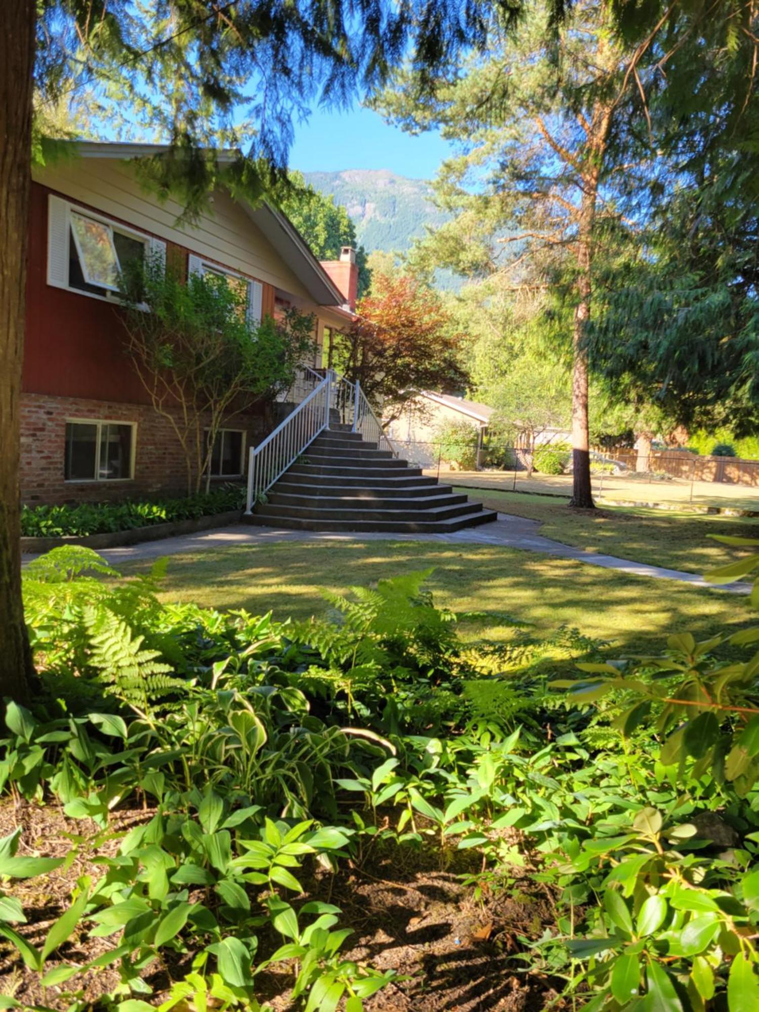 Riverbend Guest House Chilliwack Exterior photo