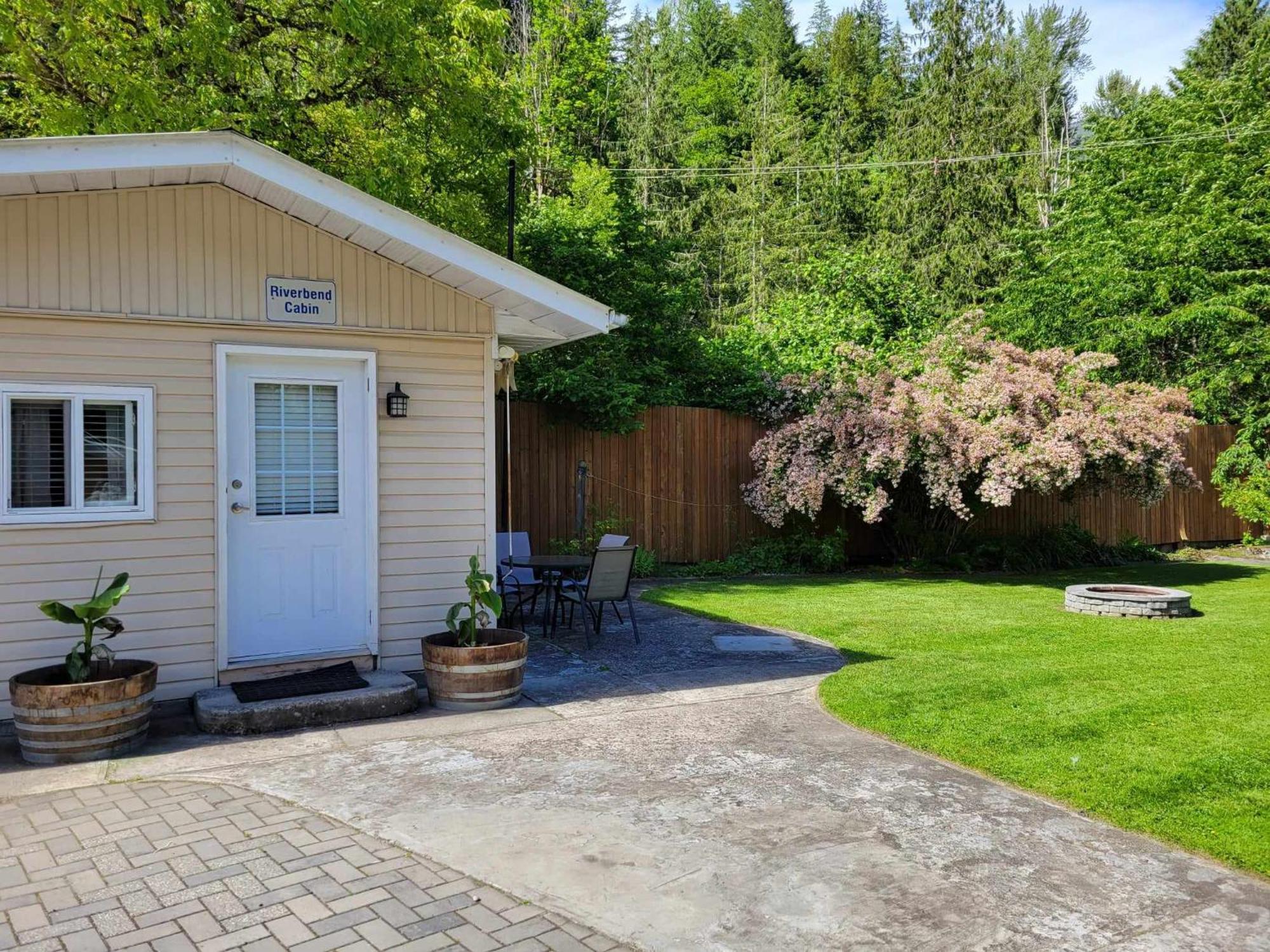 Riverbend Guest House Chilliwack Exterior photo